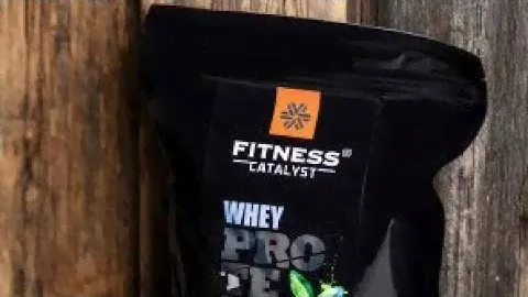 Это бомба 🔥Пробуем с детьми Сывороточный протеин Fitness Catalyst (черничный чизкейк)